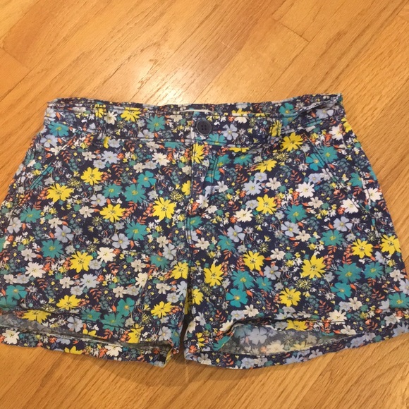 Floral and Green Shorts - Picture 3 of 7